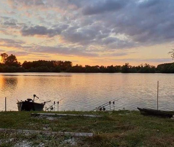 The Farm Lake France Image