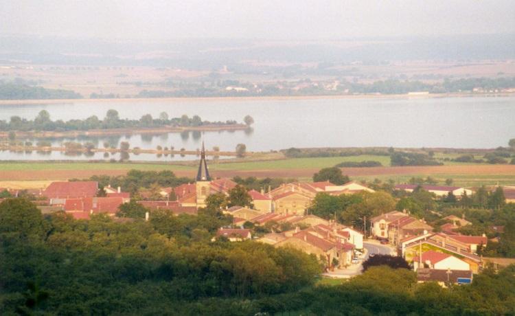 How to approach fishing public carp lakes in France