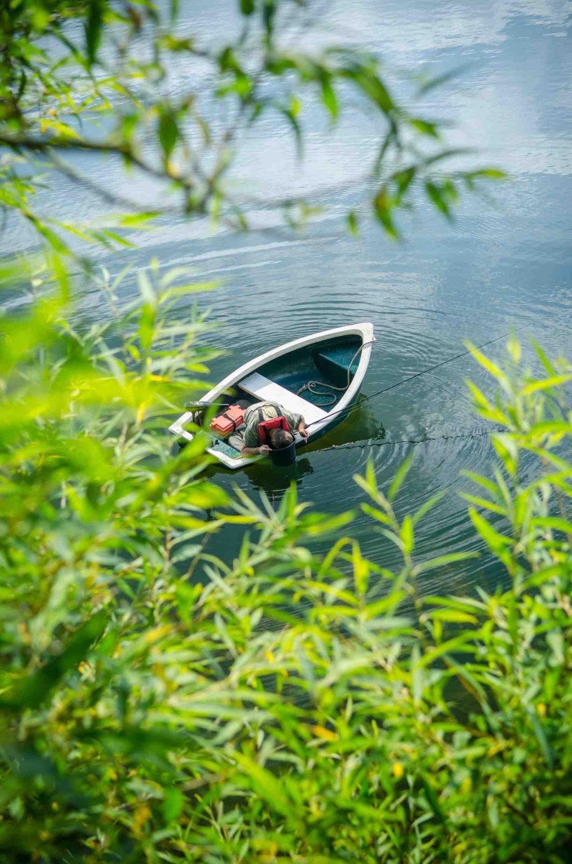 carp location using a boat