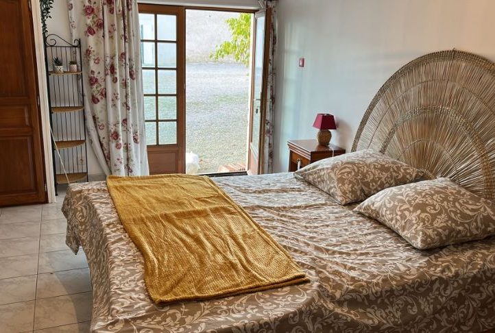 Grand Felin River Vienne Bed and Breakfast Image