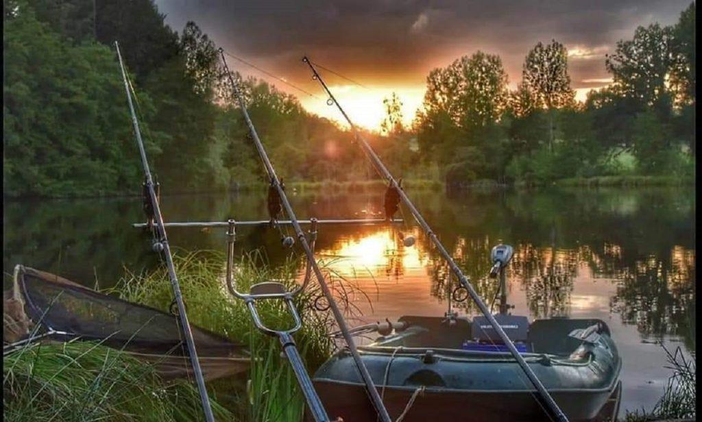 Lac de Mandiex - a small exclusive lake in France for 2 to 3 people